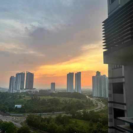 D Bunga مسلم Homestay Pool View Legoland Nusajaya Нусаяя Екстер'єр фото