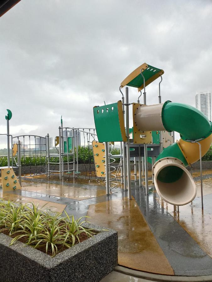 D Bunga مسلم Homestay Pool View Legoland Nusajaya Нусаяя Екстер'єр фото