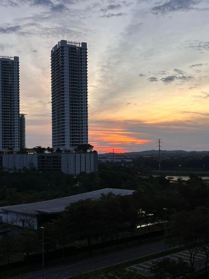 D Bunga مسلم Homestay Pool View Legoland Nusajaya Нусаяя Екстер'єр фото