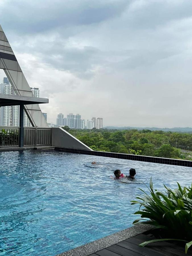 D Bunga مسلم Homestay Pool View Legoland Nusajaya Нусаяя Екстер'єр фото