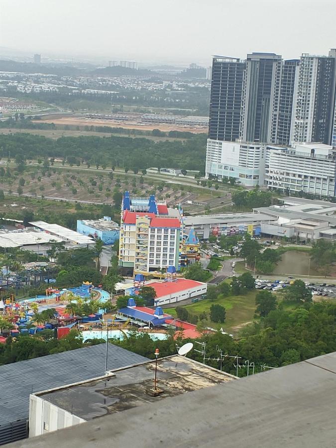D Bunga مسلم Homestay Pool View Legoland Nusajaya Нусаяя Екстер'єр фото